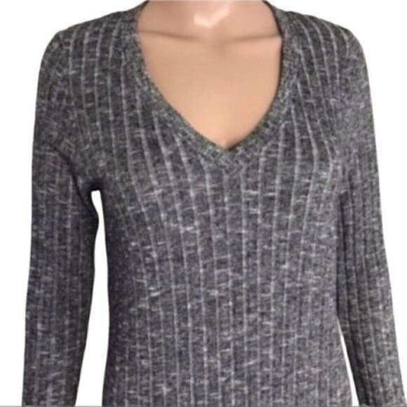 ANTHROPOLOGIE Deletta Gray Tunic Top Hi-Lo M - Picture 2 of 7